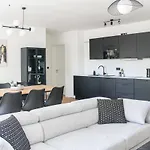 Modern - Fuer Freunde & Familien, Stadtnah, Parkplatz, E-ladestation, Gitterbox Fuer Fahrraeder, Fitnessstudio, Digitale Gaestemappe Mit Restaurant- Und Unternehmenstipps *