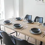 Modern - Fuer Freunde & Familien, Stadtnah, Parkplatz, E-ladestation, Gitterbox Fuer Fahrraeder, Fitnessstudio, Digitale Gaestemappe Mit Restaurant- Und Unternehmenstipps كوبلنس