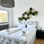 Modern - Fuer Freunde & Familien, Stadtnah, Parkplatz, E-ladestation, Gitterbox Fuer Fahrraeder, Fitnessstudio, Digitale Gaestemappe Mit Restaurant- Und Unternehmenstipps شقة