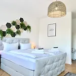 Modern - Fuer Freunde & Familien, Stadtnah, Parkplatz, E-ladestation, Gitterbox Fuer Fahrraeder, Fitnessstudio, Digitale Gaestemappe Mit Restaurant- Und Unternehmenstipps شقة
