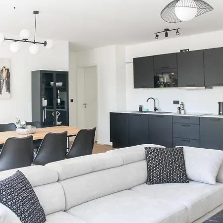 Modern - Für Freunde&familien, Stadtnah, Parkplatz, E-ladestation, Gitterbox Für Fahrräder, Fitnessstudio, Digitale Gästemappe Mit Restaurant- Und Unternehmenstipps *