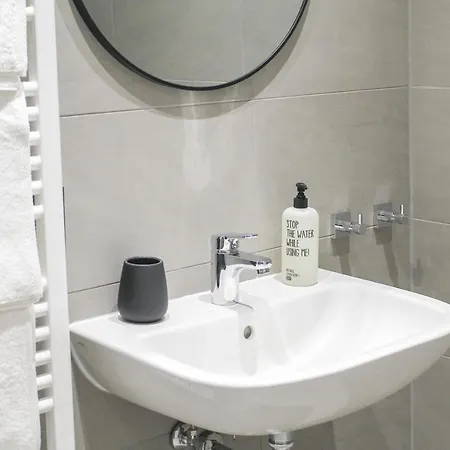 Modern - Fuer Freunde & Familien, Stadtnah, Parkplatz, E-ladestation, Gitterbox Fuer Fahrraeder, Fitnessstudio, Digitale Gaestemappe Mit Restaurant- Und Unternehmenstipps Apartament