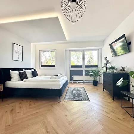 Modern - Für Freunde&familien, Stadtnah, Parkplatz, E-ladestation, Gitterbox Für Fahrräder, Fitnessstudio, Digitale Gästemappe Mit Restaurant- Und Unternehmenstipps Apartment