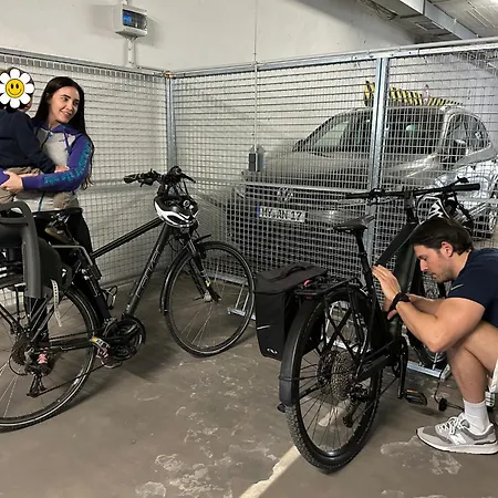 Modern - Fuer Freunde & Familien, Stadtnah, Parkplatz, E-ladestation, Gitterbox Fuer Fahrraeder, Fitnessstudio, Digitale Gaestemappe Mit Restaurant- Und Unternehmenstipps Coblenza