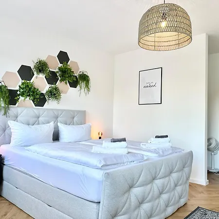 Modern - Für Freunde&familien, Stadtnah, Parkplatz, E-ladestation, Gitterbox Für Fahrräder, Fitnessstudio, Digitale Gästemappe Mit Restaurant- Und Unternehmenstipps Apartment
