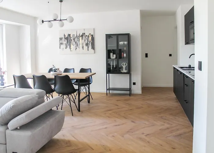 Modern - Fuer Freunde & Familien, Stadtnah, Parkplatz, E-ladestation, Gitterbox Fuer Fahrraeder, Fitnessstudio, Digitale Gaestemappe Mit Restaurant- Und Unternehmenstipps * Koblenz (Rhineland-Palatinate)