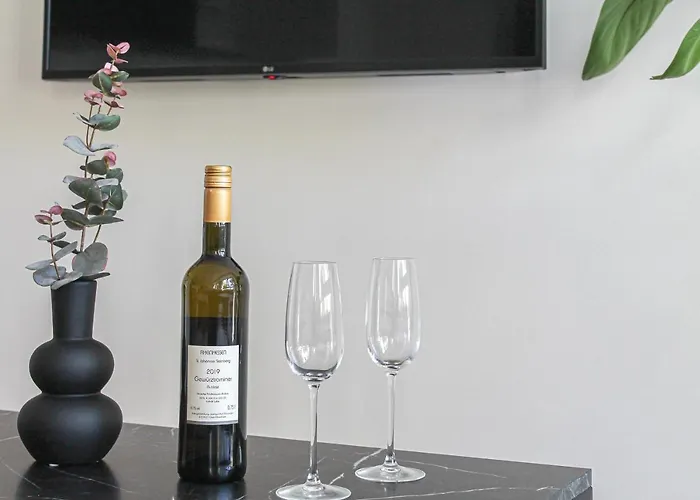 Modern - Fuer Freunde & Familien, Stadtnah, Parkplatz, E-ladestation, Gitterbox Fuer Fahrraeder, Fitnessstudio, Digitale Gaestemappe Mit Restaurant- Und Unternehmenstipps *