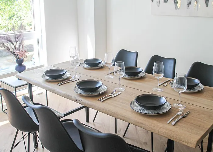 Modern - Fuer Freunde & Familien, Stadtnah, Parkplatz, E-ladestation, Gitterbox Fuer Fahrraeder, Fitnessstudio, Digitale Gaestemappe Mit Restaurant- Und Unternehmenstipps 코블렌츠