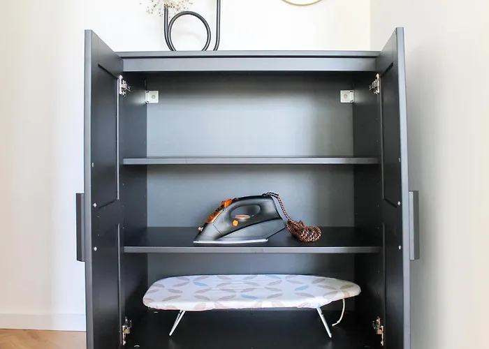 Modern - Fuer Freunde & Familien, Stadtnah, Parkplatz, E-ladestation, Gitterbox Fuer Fahrraeder, Fitnessstudio, Digitale Gaestemappe Mit Restaurant- Und Unternehmenstipps *